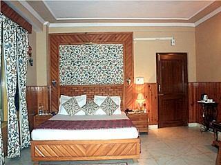Una Comfort Nandini Hotel Дхарамсала Екстериор снимка